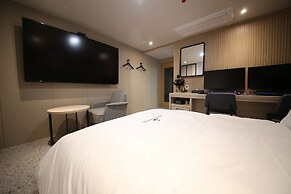 Gorilla Hotel the  Wonju
