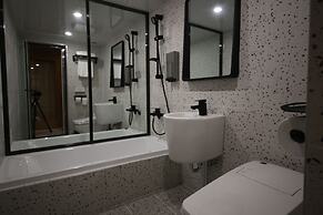 Gorilla Hotel the  Wonju