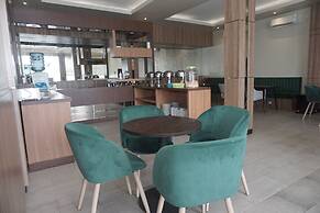 Cahaya 3 Hotel Near Juanda Airport