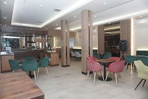 Cahaya 3 Hotel Near Juanda Airport