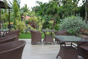 The Grand Neelam Hotel