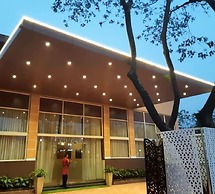 The Grand Neelam Hotel