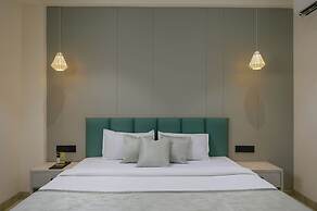 The Grand Neelam Hotel