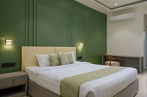 The Grand Neelam Hotel