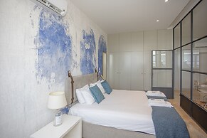 Modern Coastline Apartment