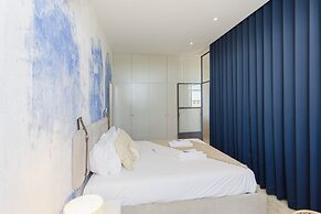 Modern Coastline Apartment