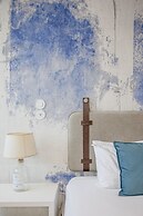 Modern Coastline Apartment