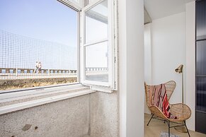 Modern Coastline Apartment