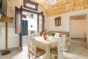 2710 Veronica Suite by Barbarhouse