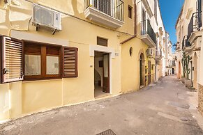 2710 Veronica Suite by Barbarhouse