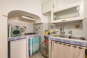 2710 Veronica Suite by Barbarhouse