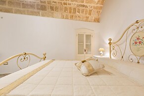 2710 Veronica Suite by Barbarhouse