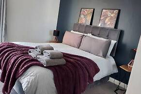 Modern 2 bed Apartment, City Centre, Wifi