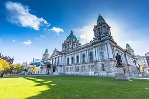 Modern 2 bed Apartment, City Centre, Wifi