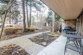 Village Center 1j 2 Bedroom Condo by RedAwning