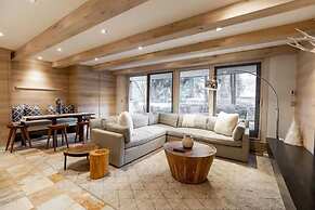 Village Center 1j 2 Bedroom Condo by RedAwning