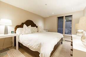 Village Center 1j 2 Bedroom Condo by RedAwning