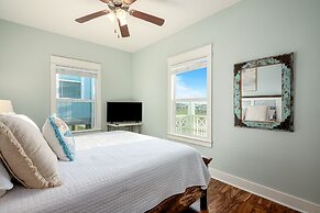 The Beach House 3 Bedroom Home by RedAwning