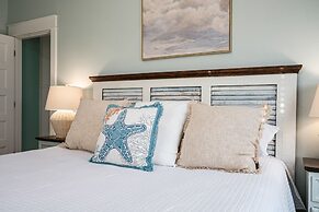 The Beach House 3 Bedroom Home by RedAwning