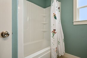 The Beach House 3 Bedroom Home by RedAwning