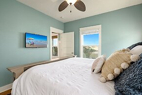 The Beach House 3 Bedroom Home by RedAwning