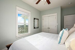 The Beach House 3 Bedroom Home by RedAwning