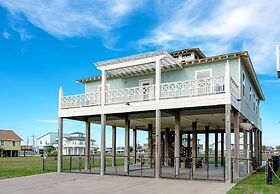 The Beach House 3 Bedroom Home by RedAwning