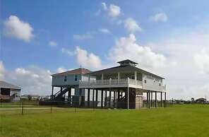 The Beach House 3 Bedroom Home by RedAwning