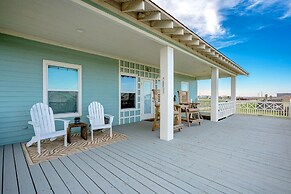 The Beach House 3 Bedroom Home by RedAwning