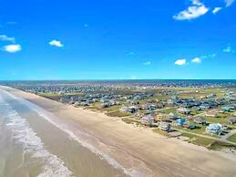 The Beach House 3 Bedroom Home by RedAwning