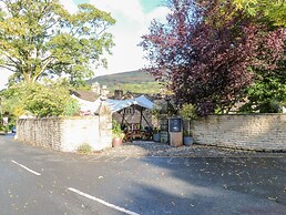 6 Hunters Green Close