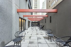 Charlie Sabiá Moema Essential