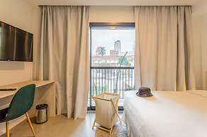 Charlie Sabiá Moema Essential