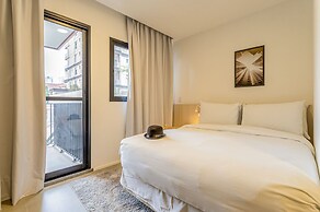 Charlie Sabiá Moema Essential