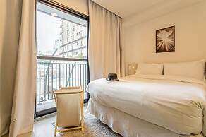 Charlie Sabiá Moema Essential