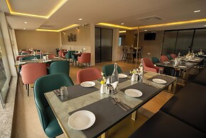 VRR Hotel's And Convention Centre