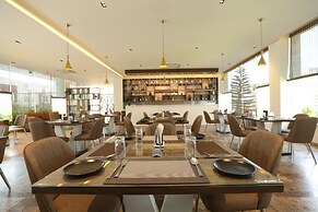 VRR Hotel's And Convention Centre