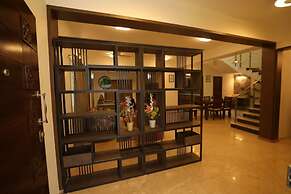 VRR Hotel's And Convention Centre