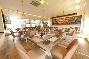 VRR Hotel's And Convention Centre