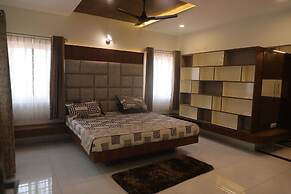 VRR Hotel's And Convention Centre