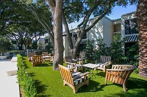 Chic 2BR Near Triangle With King Beds Fast Wifi