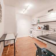 Chic 2BR Near Triangle With King Beds Fast Wifi