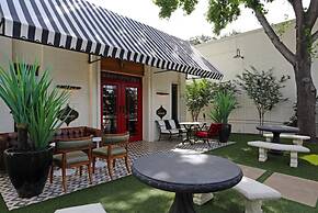 Chic 2BR Near Triangle With King Beds Fast Wifi