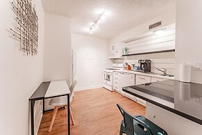 Chic 2BR Near Triangle With King Beds Fast Wifi