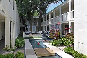 Chic 2BR Near Triangle With King Beds Fast Wifi