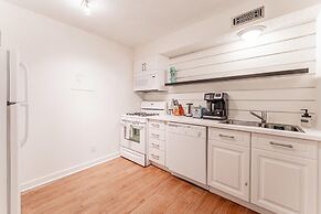 Chic 2BR Near Triangle With King Beds Fast Wifi