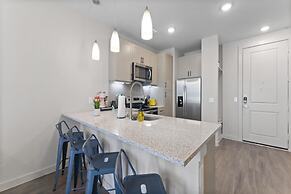 Chic King Bed 1BR Suite 5 Min to DT