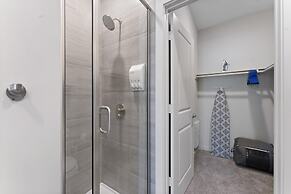 Chic King Bed 1BR Suite 5 Min to DT