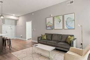 Top Floor Soco 2BR King Suite 8 Mins to Downtown