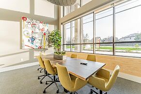 Top Floor Soco 2BR King Suite 8 Mins to Downtown